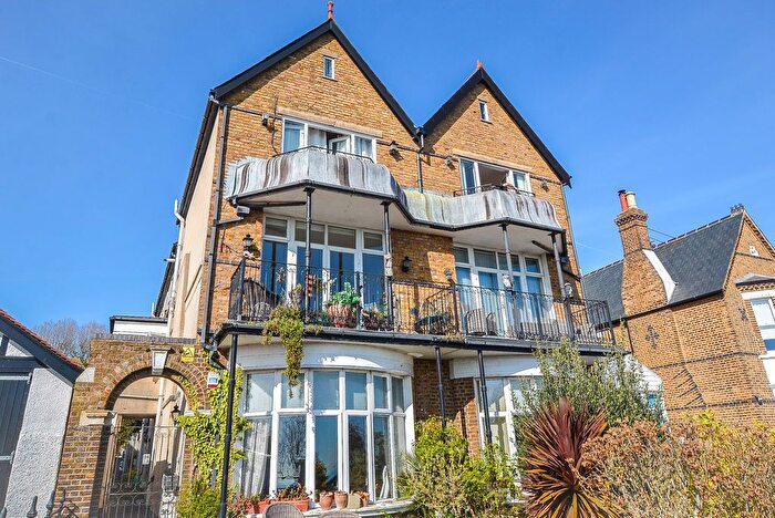 2 Bedroom Flat For Sale In Clifftown Parade, Southend-On-Sea, SS1