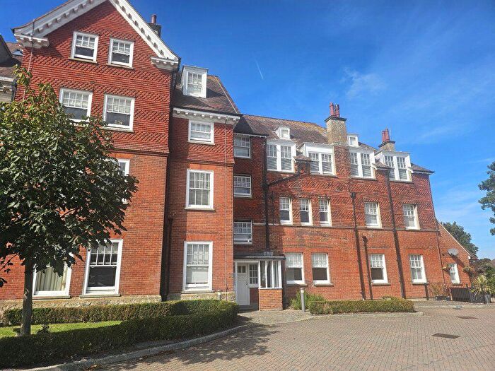2 Bedroom Flat To Rent In Eversley Park Folkestone, CT20