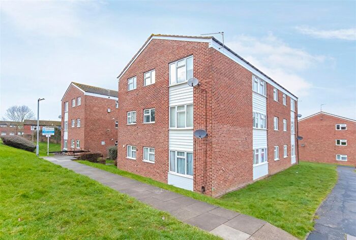 2 Bedroom Flat For Sale In Lovejoy Lane, Windsor, SL4