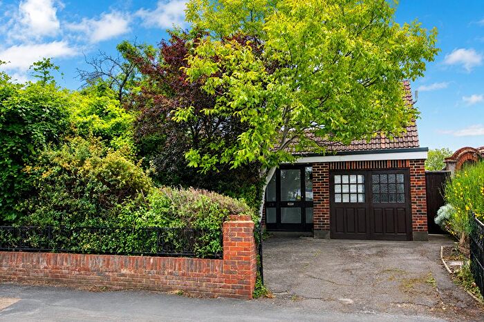 2 Bedroom Detached House For Sale In Sheep Walk, Shepperton, TW17