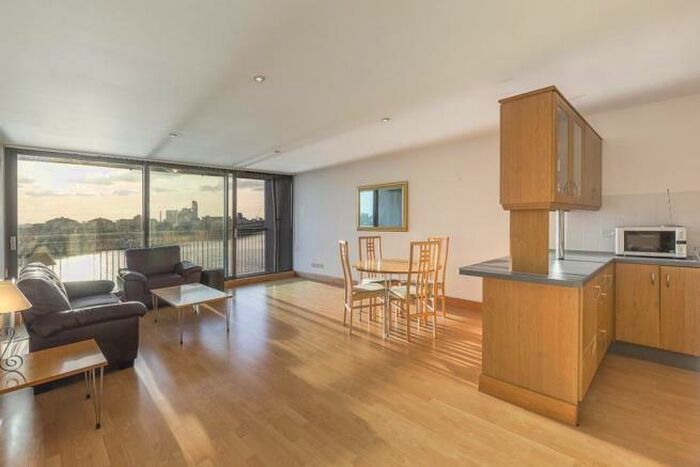 2 Bedroom Apartment To Rent In City Harbour, Selsdon Way, Canary Wharf, E14
