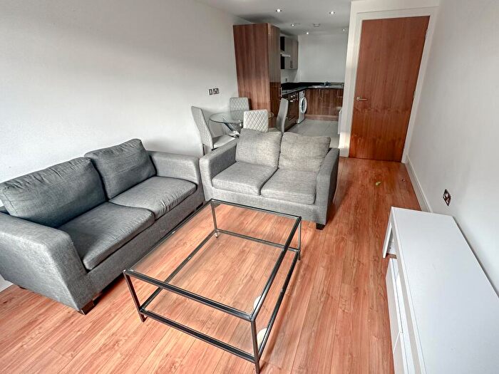 2 Bedroom Flat To Rent In Mount Pleasant, L3