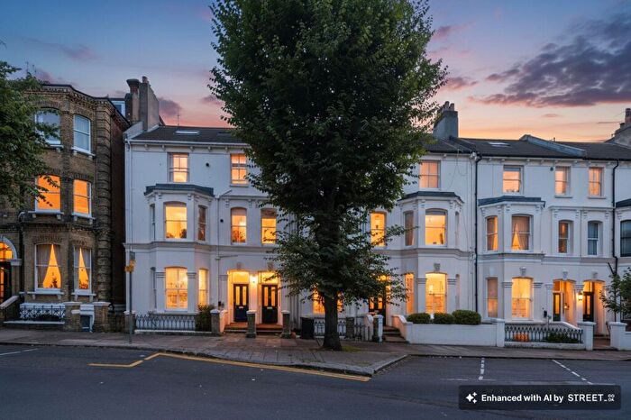 1 Bedroom Flat For Sale In Tisbury Road, Hove, BN3