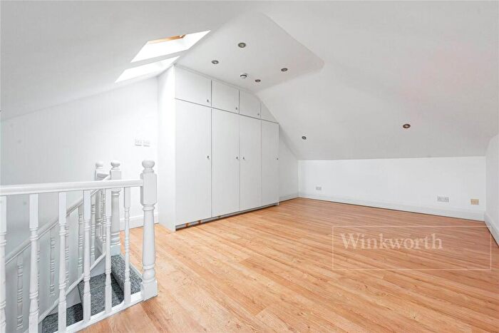 2 Bedroom Apartment For Sale In Wrentham Avenue, London, NW10