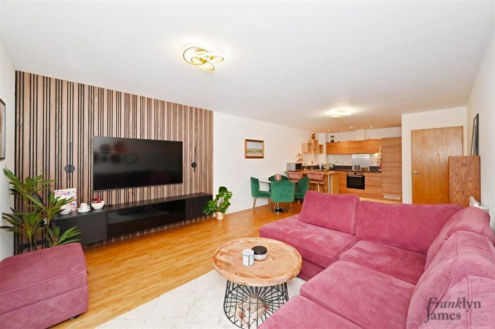 2 Bedroom Apartment To Rent In Zenith Building, Commercial Road, London, E14