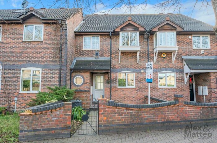 3 Bedroom Property To Rent In Timber Pond Road, Canada Water, SE16