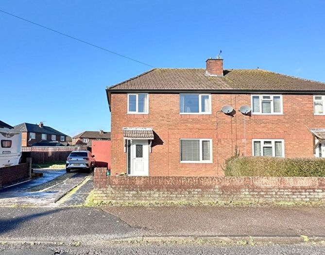 3 Bedroom Semi-Detached House For Sale In Longcroft Road, Caldicot, Mon ., NP26