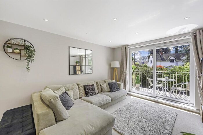 2 Bedroom Apartment To Rent In Dunnymans Road, Banstead, SM7