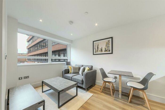 Apartment To Rent In Wood Street, East Grinstead, West Sussex, RH19