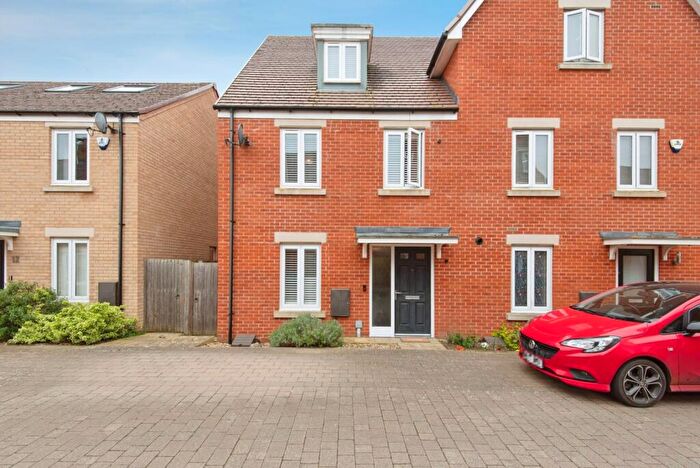 4 Bedroom Semi Detached House For Sale In Gilbert Avenue, Biggleswade, Bedfordshire, SG18