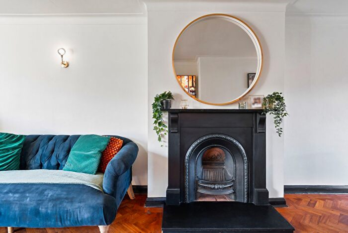 3 Bedroom Semi Detached House For Sale In Sheep Walk, Shepperton, TW17