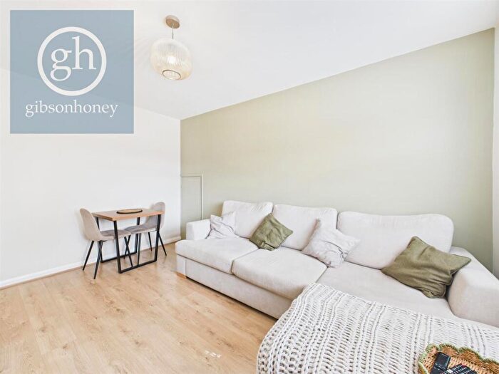 2 Bedroom Maisonette To Rent In Rydal Way, South Ruislip, Middlesex, HA4