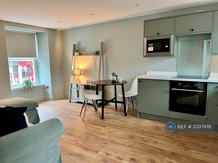 2 Bedroom Flat To Rent In Causeyside Street, Paisley, PA1