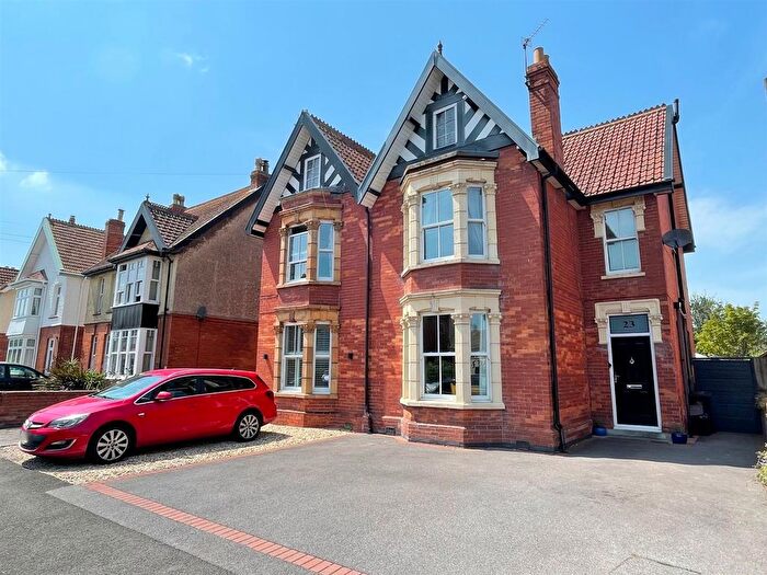 4 Bedroom Semi-Detached House For Sale In Jaycroft Road, Burnham-On-Sea, TA8