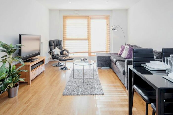 2 Bedroom Flat To Rent In Atlanta Boulevard, Romford RM1