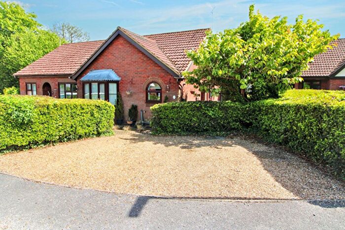 2 Bedroom Semi Detached Bungalow For Sale In Holmer Place, Holmer Green, HP15