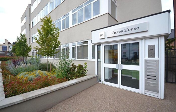 1 Bedroom Flat For Sale In East Street, Jukes House, KT17