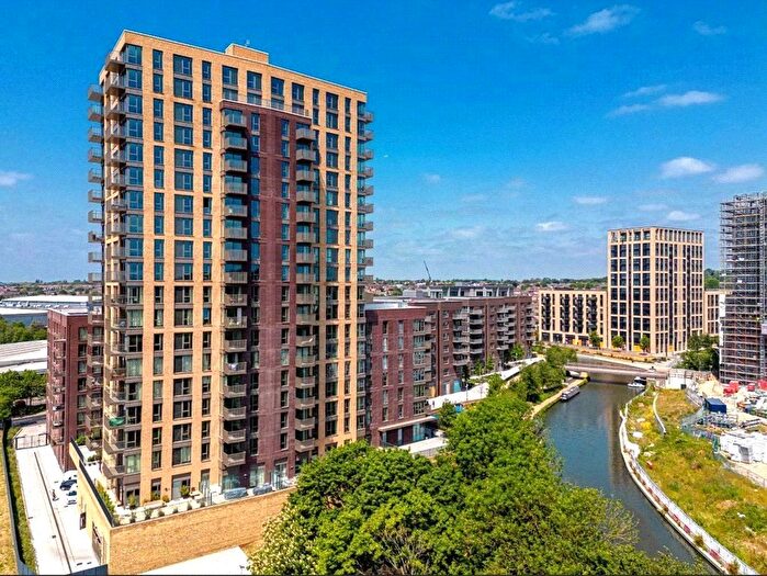 1 Bedroom Flat For Sale In The Lock, Greenford Quay, Greenford, UB6
