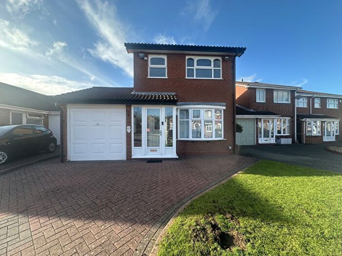 3 Bedroom Detached House For Sale In Whittleford Grove, Birmingham, B36