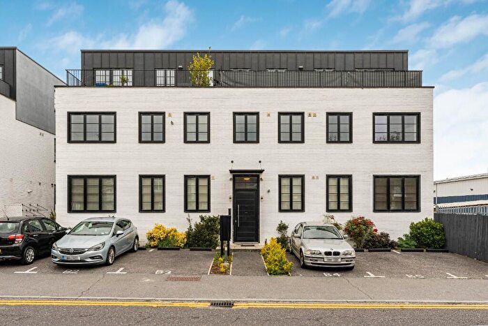 Studio For Sale In Maybank Road, E18