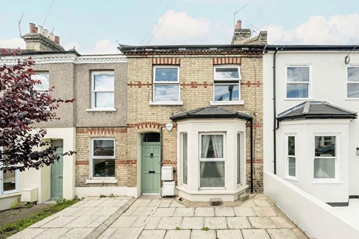 1 Bedroom Flat To Rent In Fountain Road, Tooting, SW17