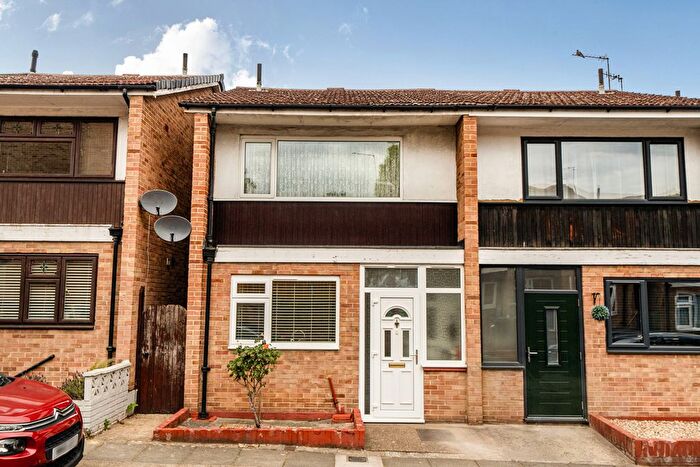3 Bedroom End Terrace House For Sale In Oak Cottage Close, London, SE6