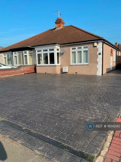 3 Bedroom Bungalow To Rent In Blackfen Road, Sidcup, DA15