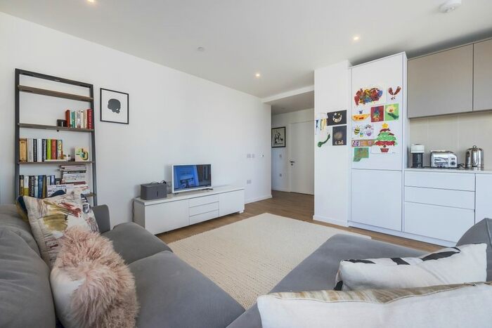 2 Bedroom Flat To Rent In Grove Street, London, SE8