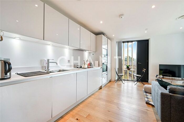 2 Bedroom Flat To Rent In Station Road, London, SE13