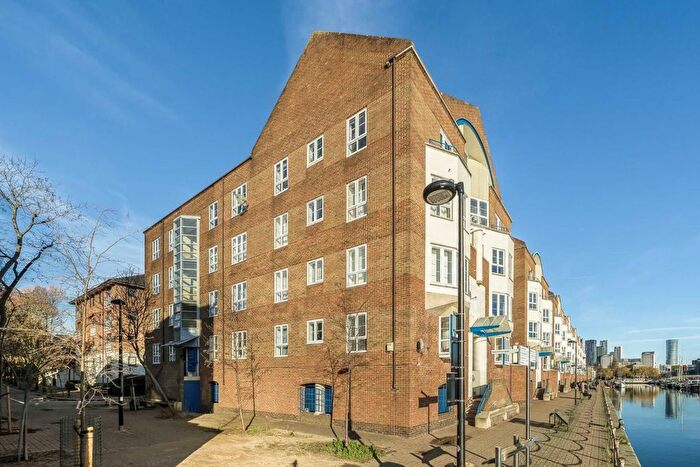 2 Bedroom Flat For Sale In Aland Court, Rotherhithe, SE16