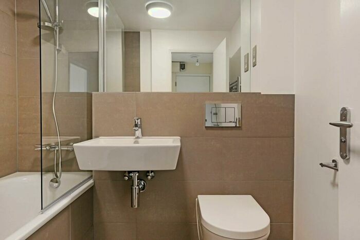 1 Bedroom Flat To Rent In Harrison Court Myers Lane, Off Mercury Road, SE14