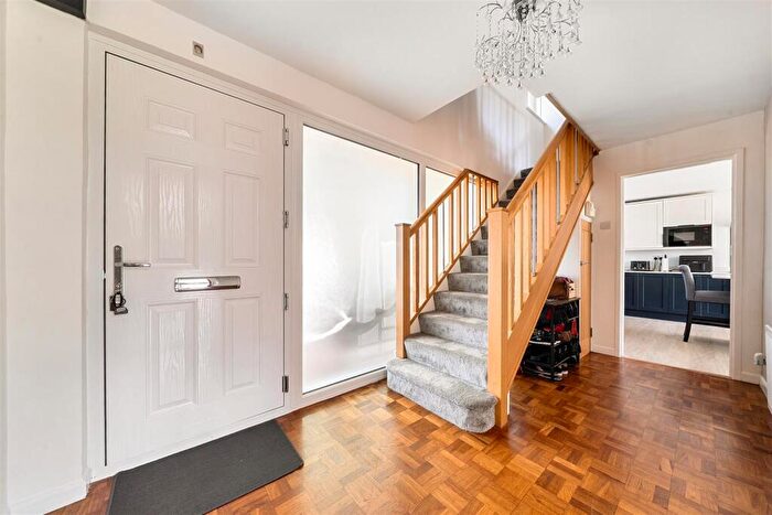 4 Bedroom Link Detached House For Sale In Woodcote Lane, Fareham, PO14