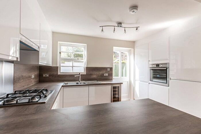 2 Bedroom Flat To Rent In Meredith Mews, Brockley Road, London, SE4