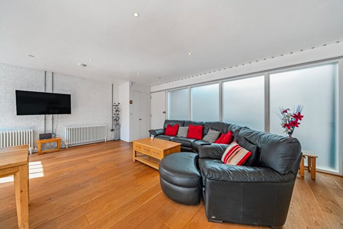2 Bedroom Flat To Rent In Northfield Road, London, W13