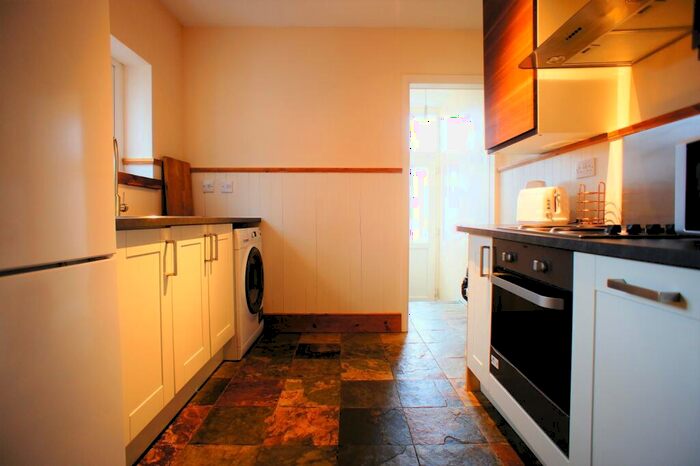 3 Bedroom Flat To Rent In Grantham Road, Newcastle Upon Tyne, NE2