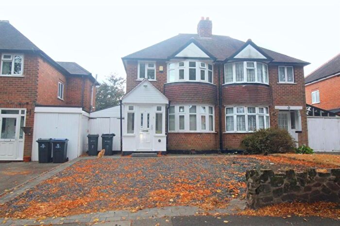 3 Bedroom Semi Detached House For Sale In Saxondale Avenue, Birmingham, B26