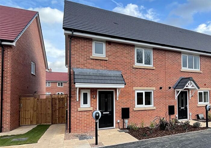 3 Bedroom Semi-Detached House For Sale In Siddeley Close, Nuneaton, Warwickshire, CV11