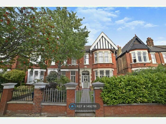 5 Bedroom Semi-Detached House To Rent In Hale Gardens, London, W3