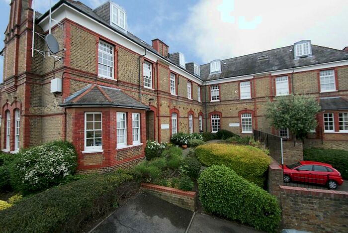 2 Bedroom Apartment To Rent In Banting Drive, Winchmore Hill, N21