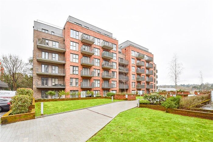 2 Bedroom Flat For Sale In Rosalind Drive, Maidstone, Kent, ME14
