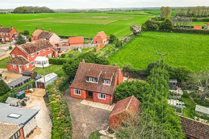 4 Bedroom Detached House For Sale In Detached Chalet With Endless Potential In Docking, PE31