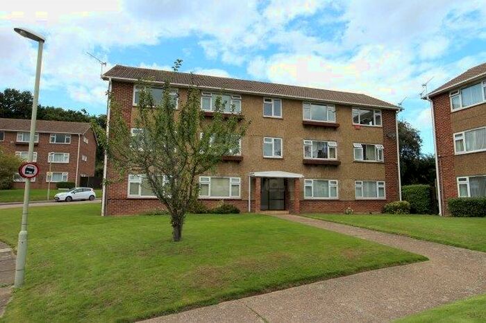 3 Bedroom Flat To Rent In Shaftesbury Road, CT2