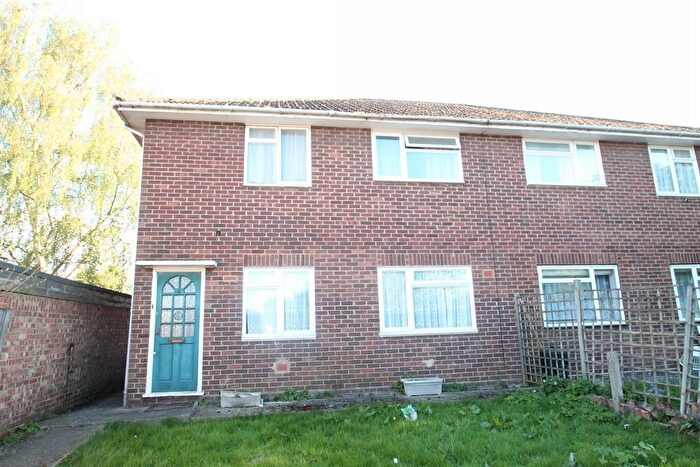 2 Bedroom Flat To Rent In Haven Close, Hayes, UB4