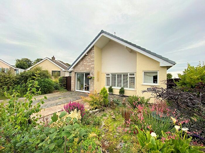 3 Bedroom Bungalow For Sale In Y Groesffordd, Bryncrug, LL36