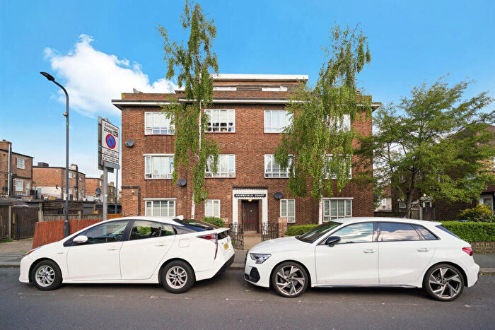 2 Bedroom Flat For Sale In Cairnfield Avenue, Neasden, London, NW2