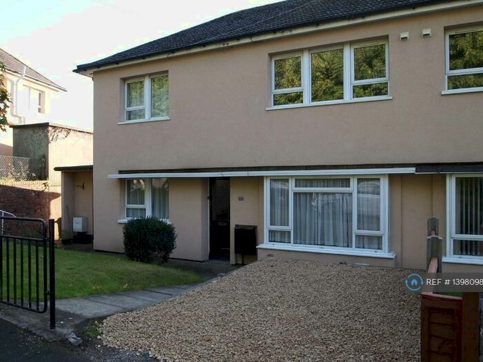 2 Bedroom Flat To Rent In Penpole Lane, Bristol, BS11