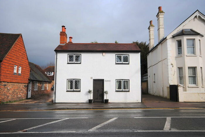 3 Bedroom Detached House To Rent In West Street, Reigate, RH2