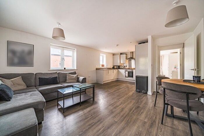 2 Bedroom Flat For Sale In Owlsmoor House, Camberley, Surrey, GU16