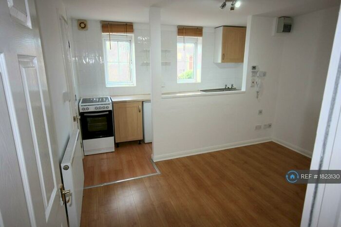 1 Bedroom Flat To Rent In Loak Close, Clapham, Bedford, MK41