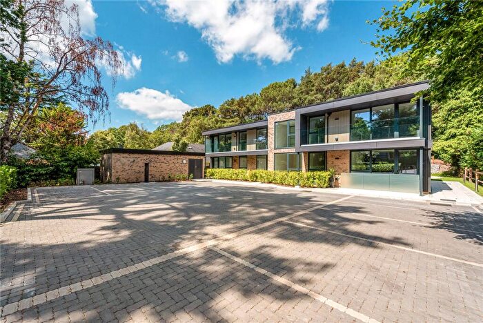 2 Bedroom Apartment For Sale In Lindsay Road, Poole, Dorset, BH13